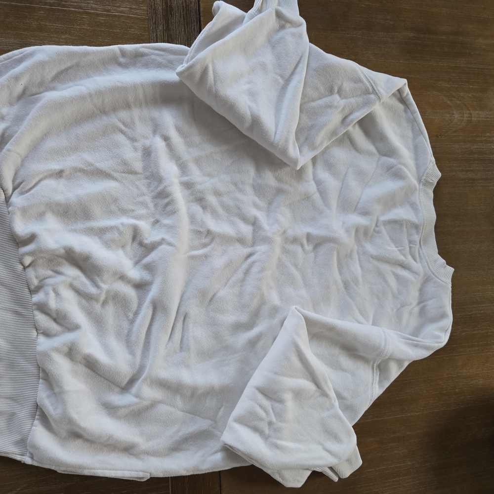 American Eagle Outfitters White Crewneck Sweater - Picture 3 of 3